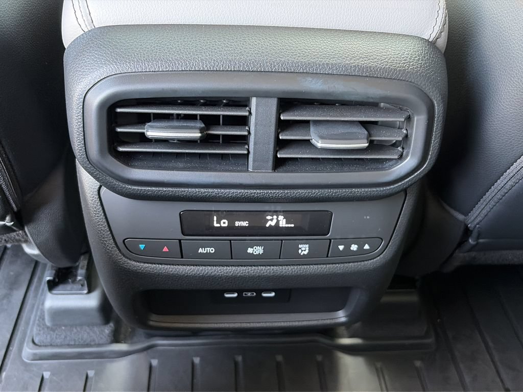 Certified 2025 Honda Pilot Touring image 15