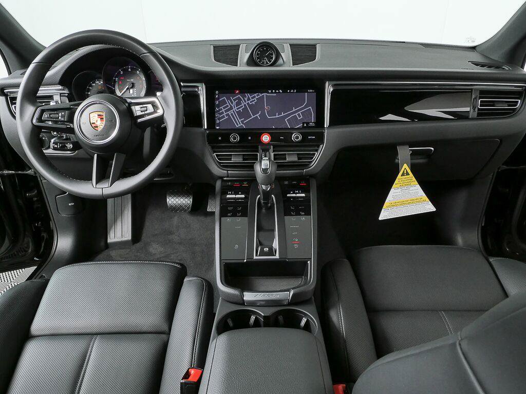 Certified 2026 Porsche Macan AWD/4WD image 17