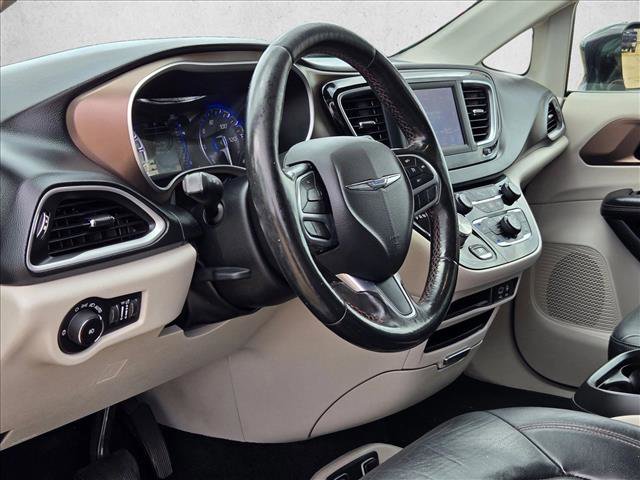 Used 2019 Chrysler Pacifica Touring-L FWD image 9