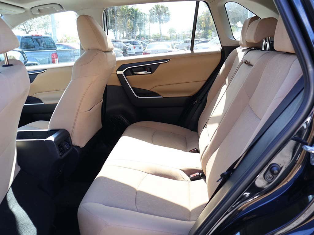 Used 2019 Toyota RAV4 XLE w/ Convenience Package FWD image 30