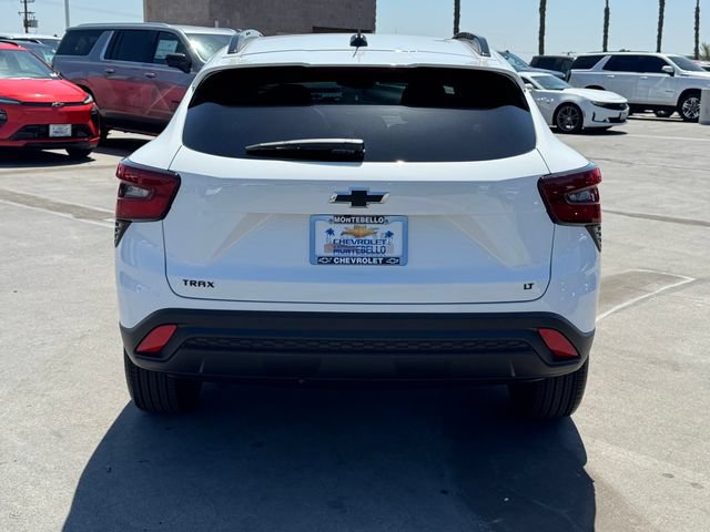 New 2026 Chevrolet Trax LT w/ Midnight Edition FWD image 4