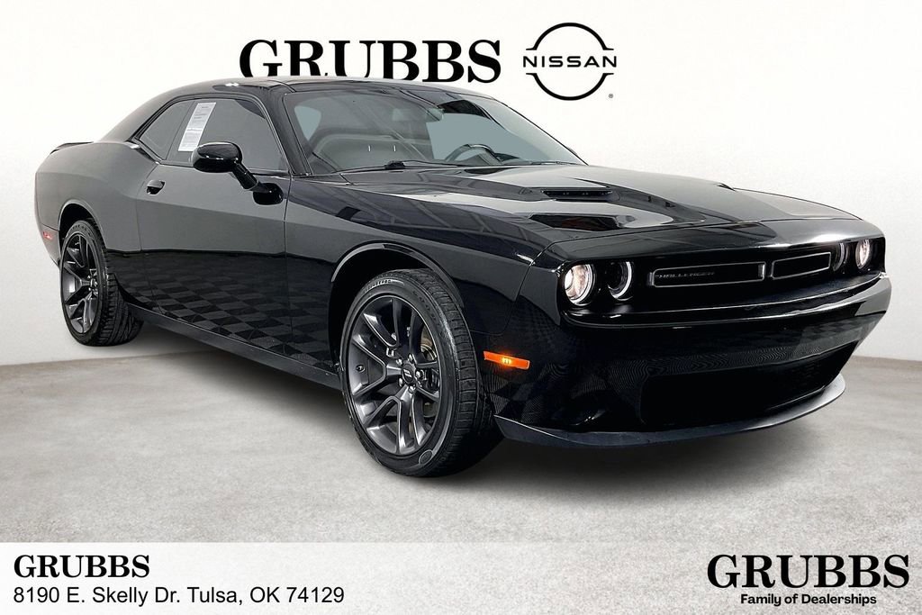 Used 2023 Dodge Challenger SXT image 1