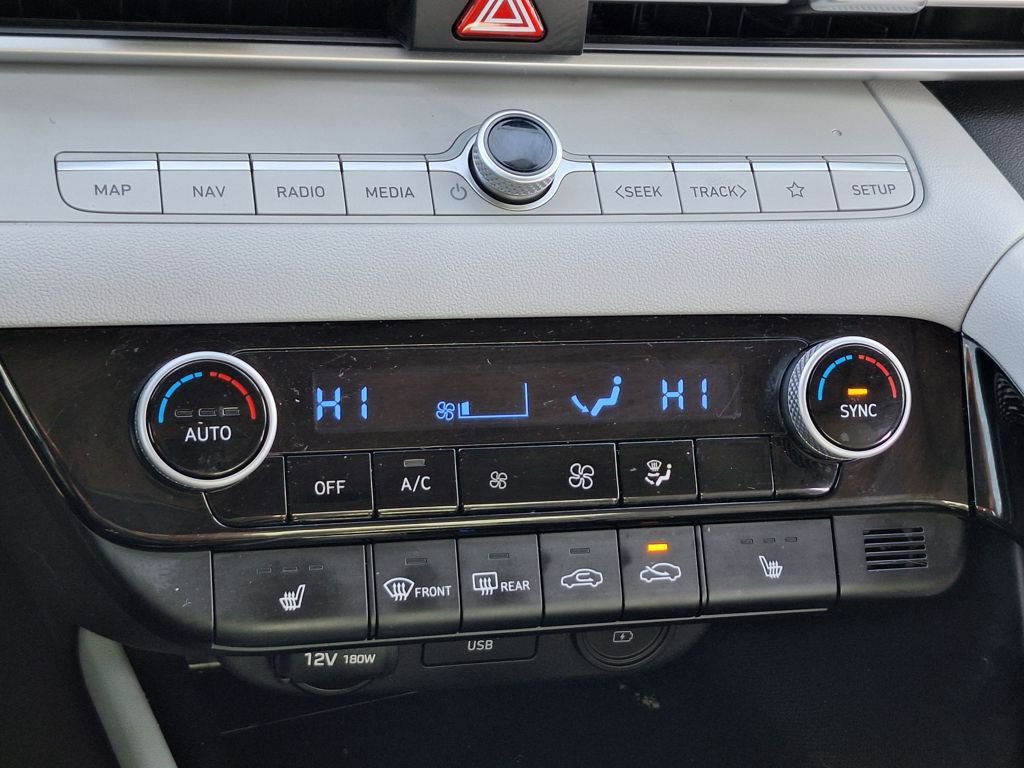 Certified 2021 Hyundai Elantra Limited image 23