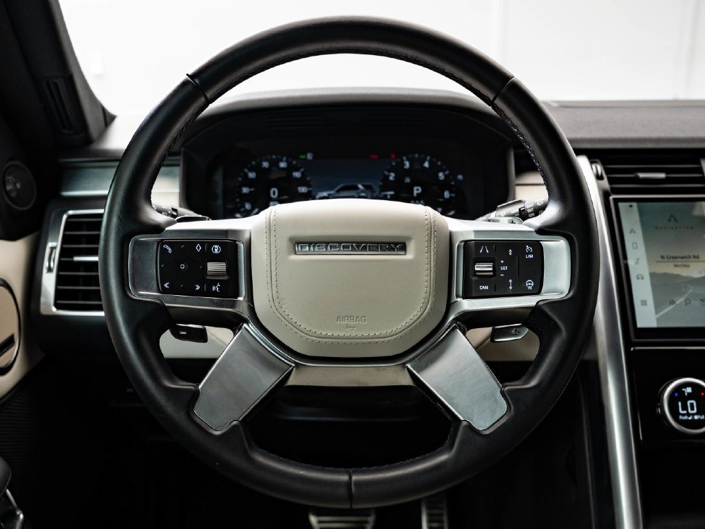 Used 2024 Land Rover Discovery Dynamic SE AWD/4WD image 42
