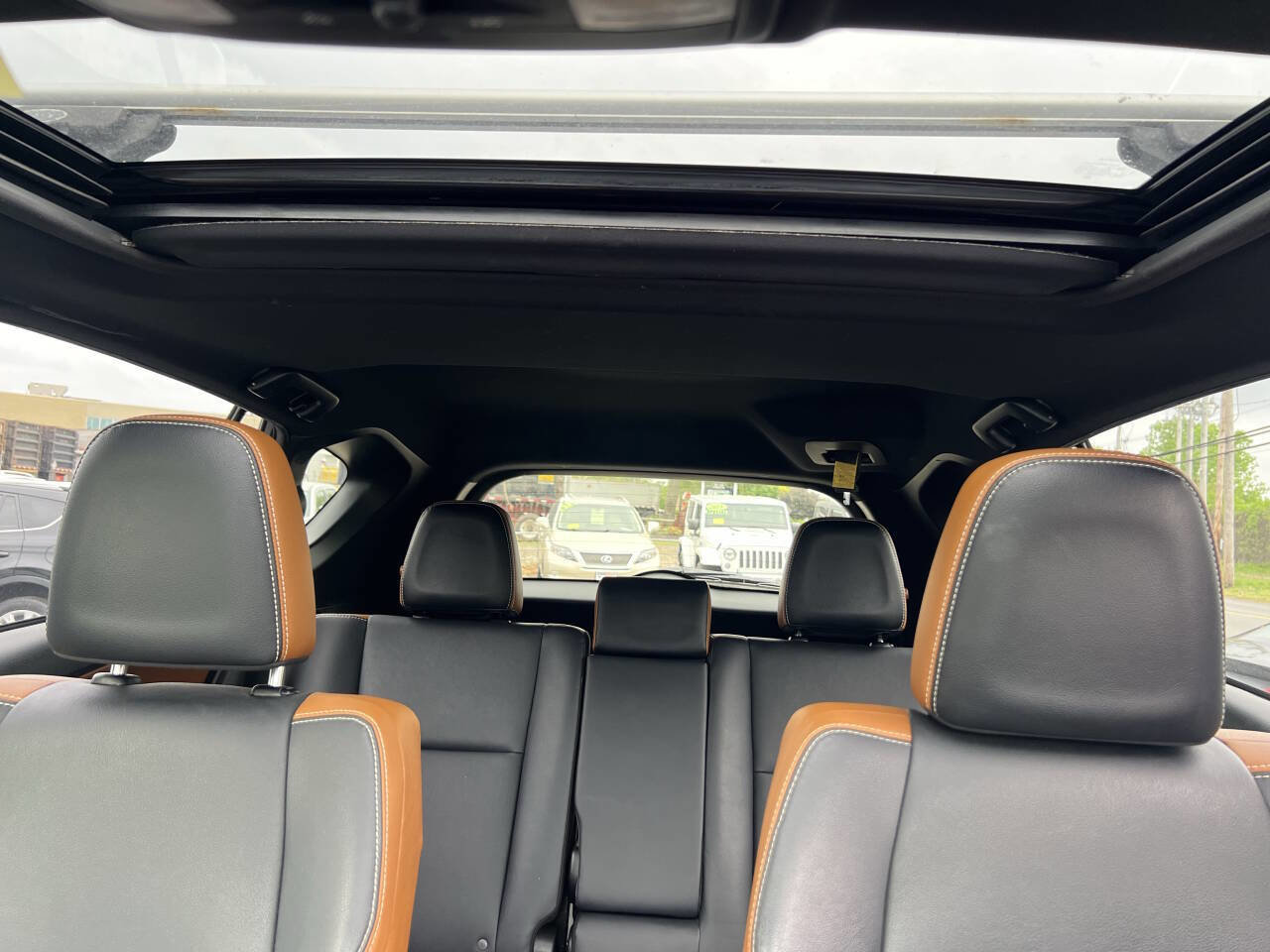 Used 2017 Toyota RAV4 SE image 37