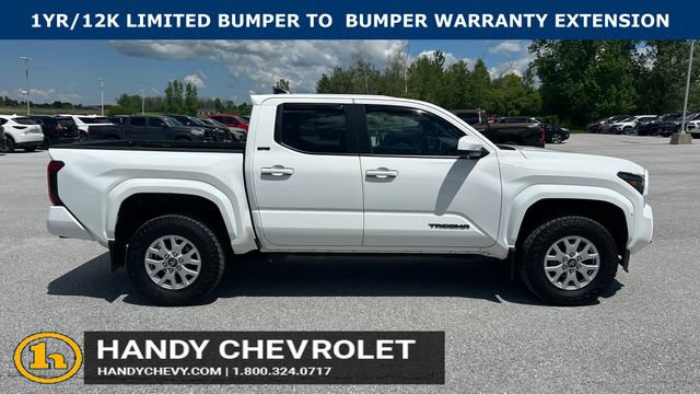Used 2025 Toyota Tacoma SR5 AWD/4WD image 2