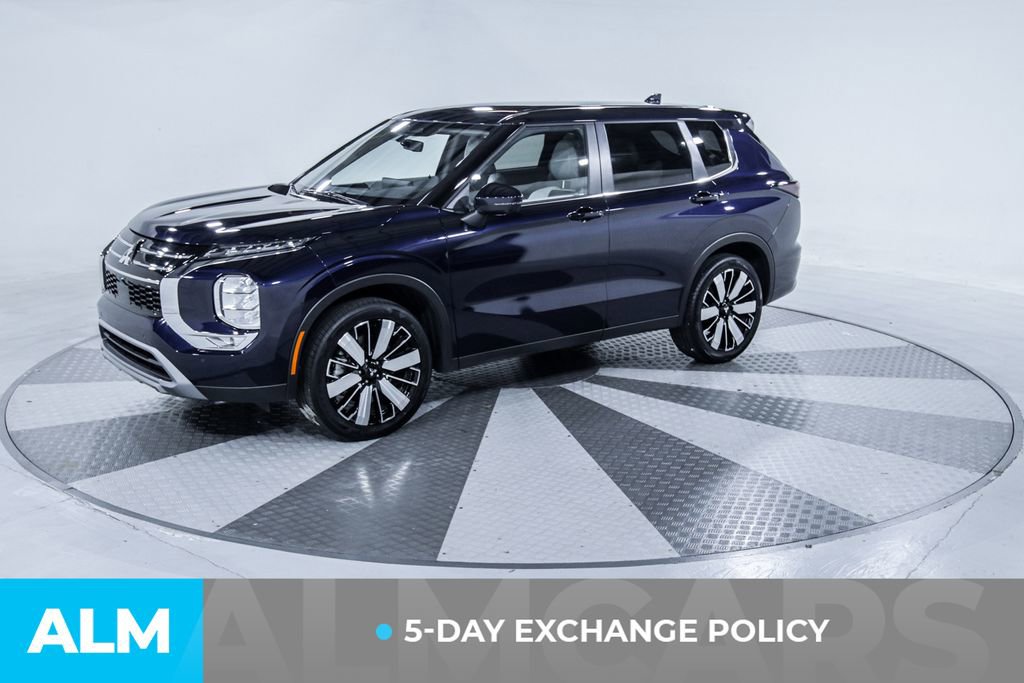 Used 2025 Mitsubishi Outlander SE image 4