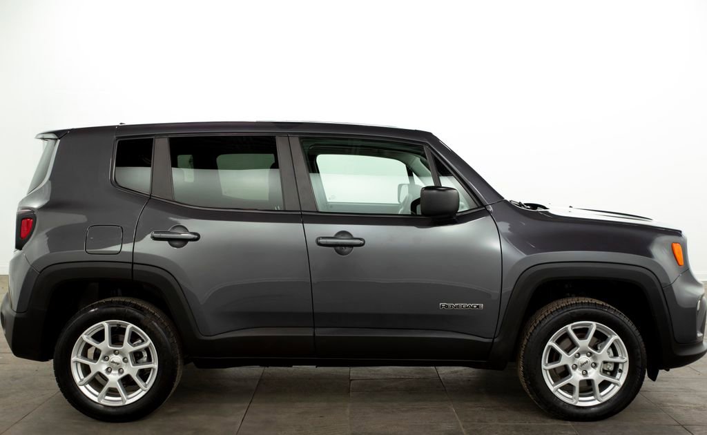 Used 2023 Jeep Renegade Latitude AWD/4WD image 14