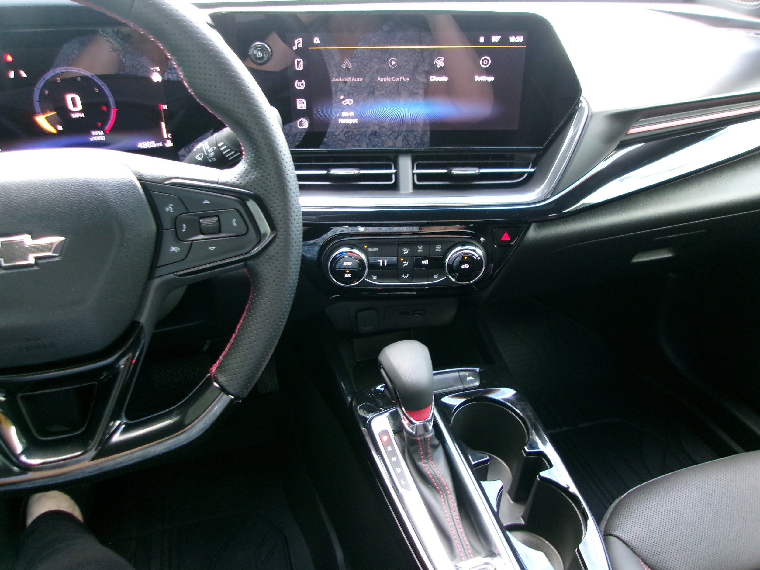 Used 2025 Chevrolet Trax RS FWD image 15