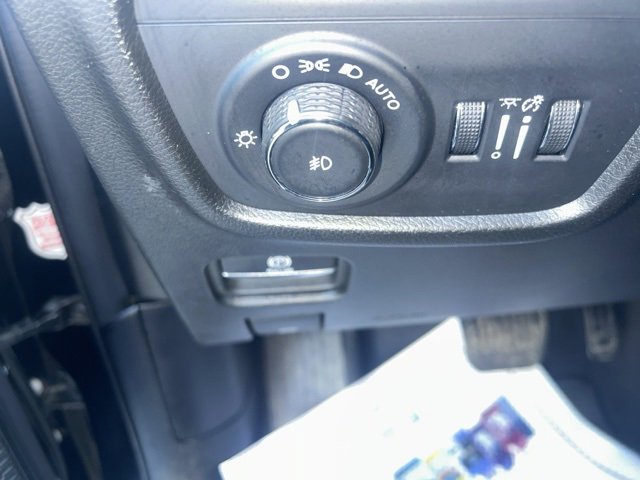 Used 2024 Jeep Grand Cherokee L Limited w/ Luxury Tech Group II image 14