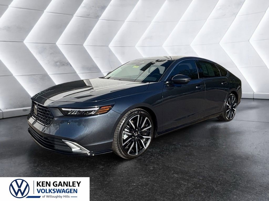 Used 2025 Honda Accord Touring image 1