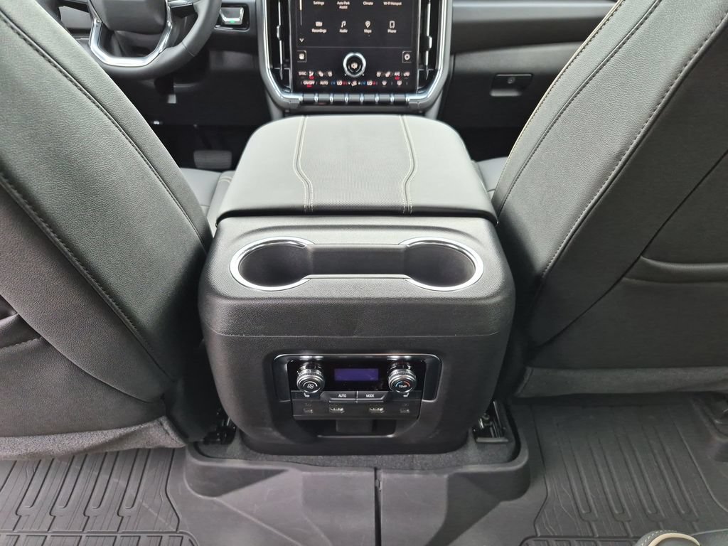 New 2026 GMC Yukon XL Elevation w/ Elevation Premium Package AWD/4WD image 36
