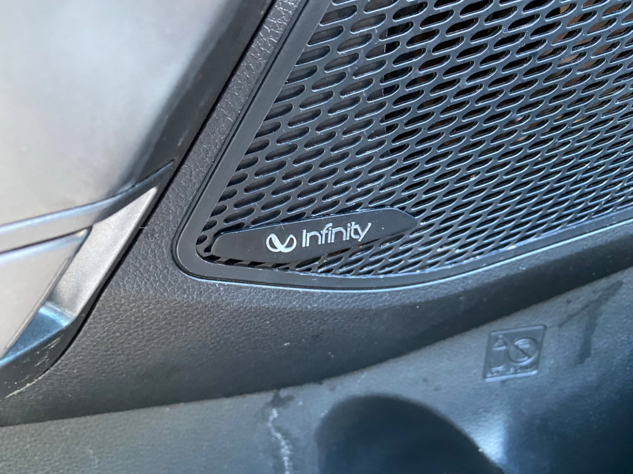 Used 2017 Hyundai Santa Fe SE Ultimate 3.3L Auto w/ SE Ultimate Tech Package 03 image 26