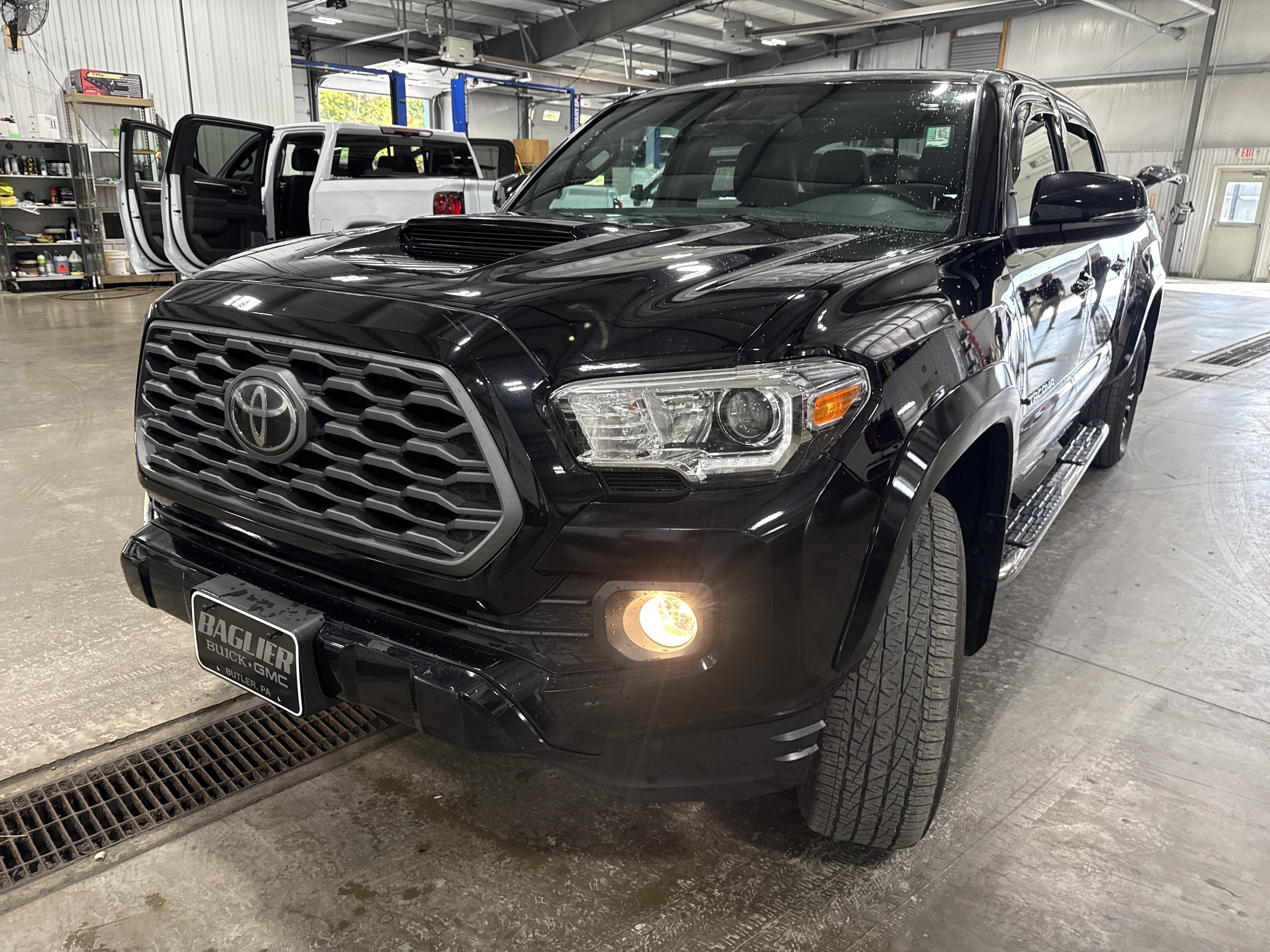 Used 2021 Toyota Tacoma TRD Sport AWD/4WD image 6