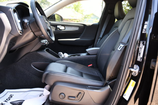 Certified 2026 Volvo XC40 B5 Plus AWD/4WD image 16