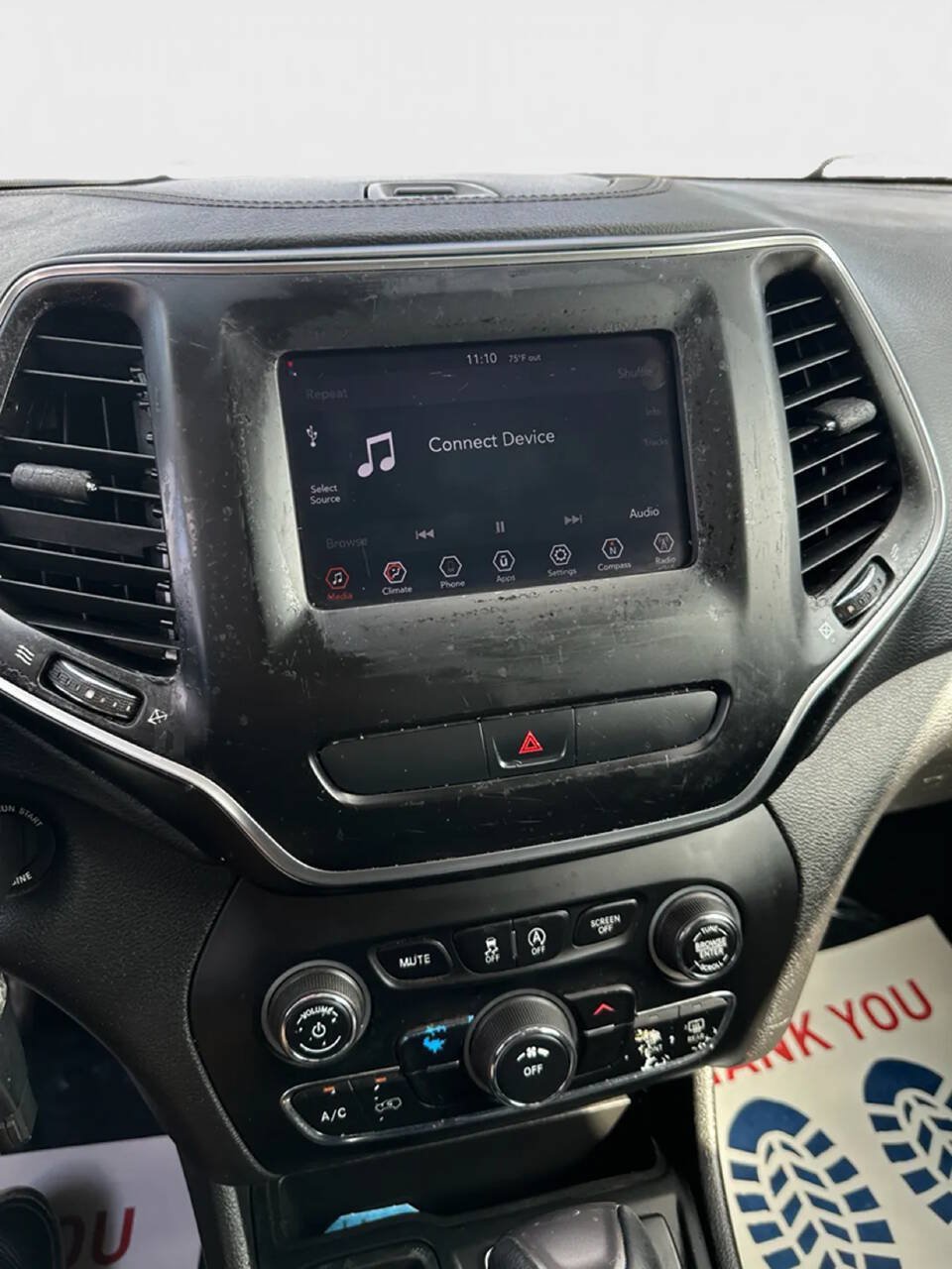 Used 2019 Jeep Cherokee Latitude w/ Popular Appearance Group FWD image 11