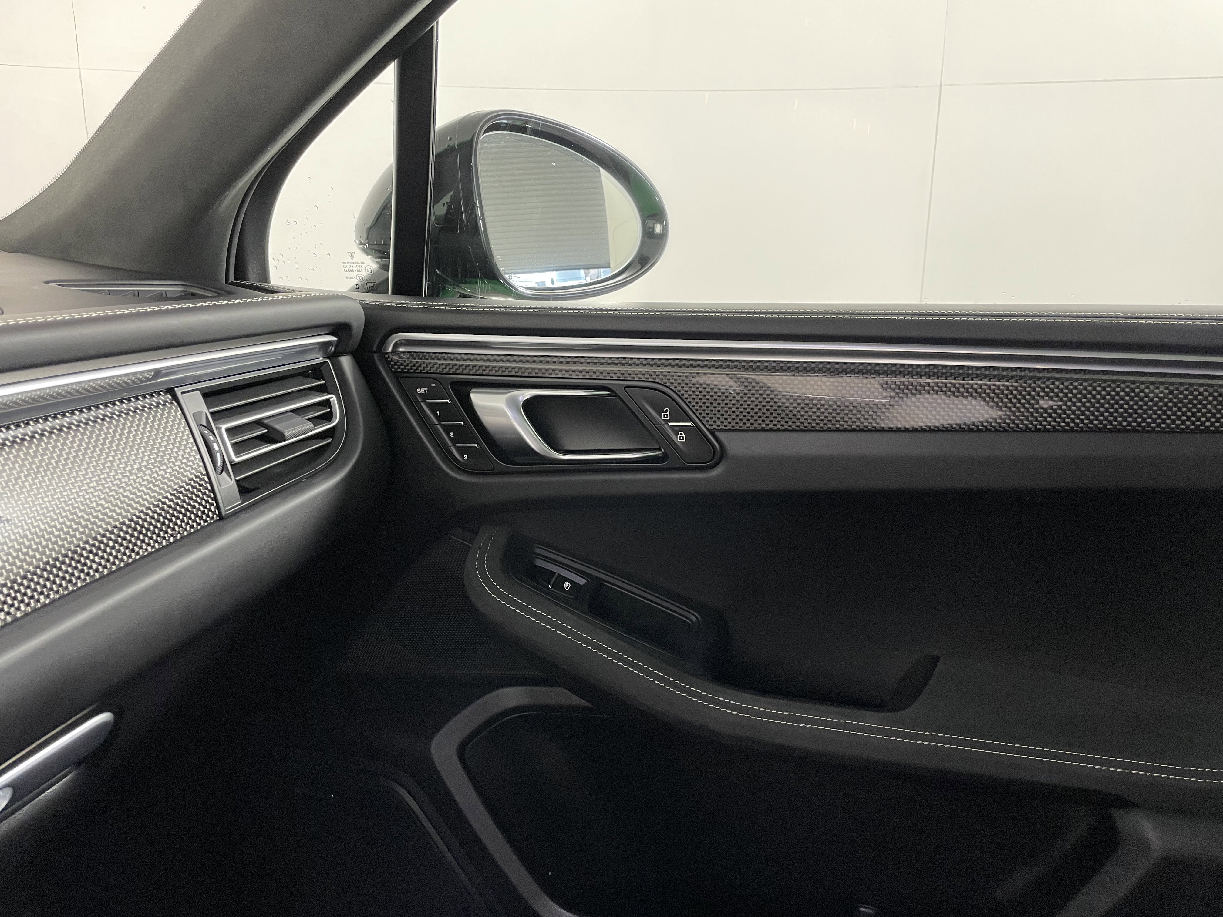 Certified 2025 Porsche Macan GTS image 14