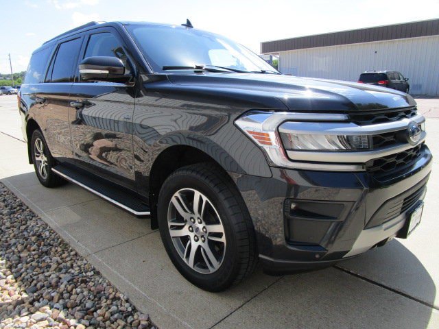 Used 2022 Ford Expedition XLT AWD/4WD image 3