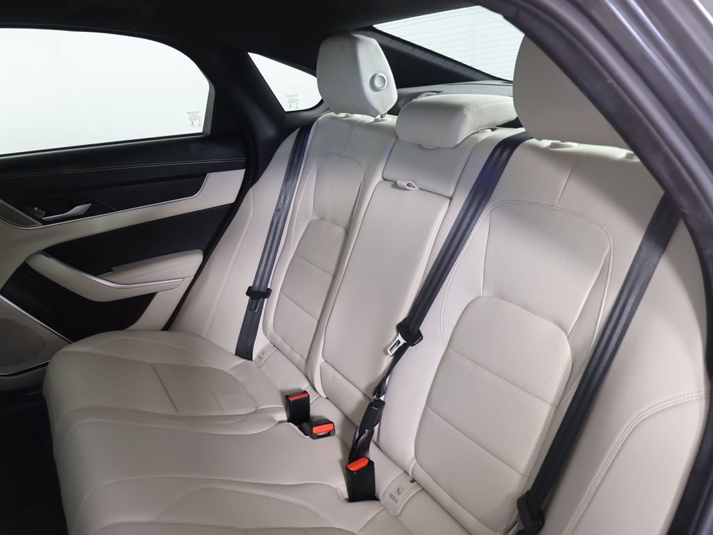 Used 2024 Jaguar XF R-Dynamic SE AWD/4WD image 33