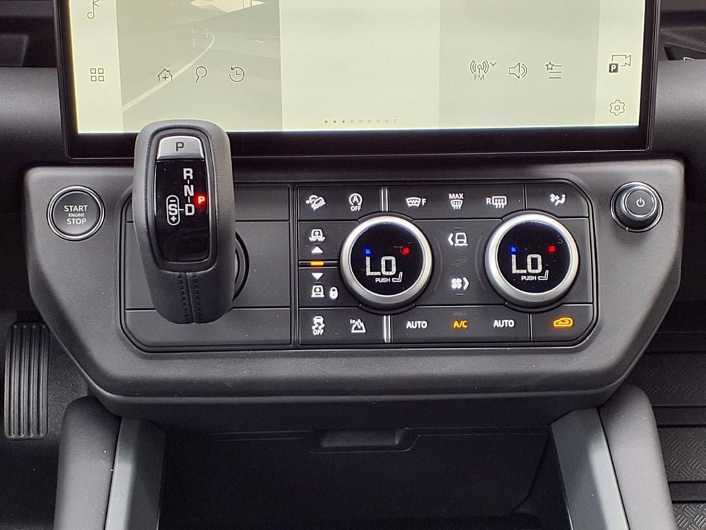 New 2026 Land Rover Defender 130 X-Dynamic SE AWD/4WD image 20