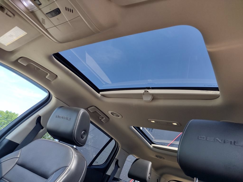 Used 2017 GMC Acadia Denali w/ Technology Package AWD/4WD image 11