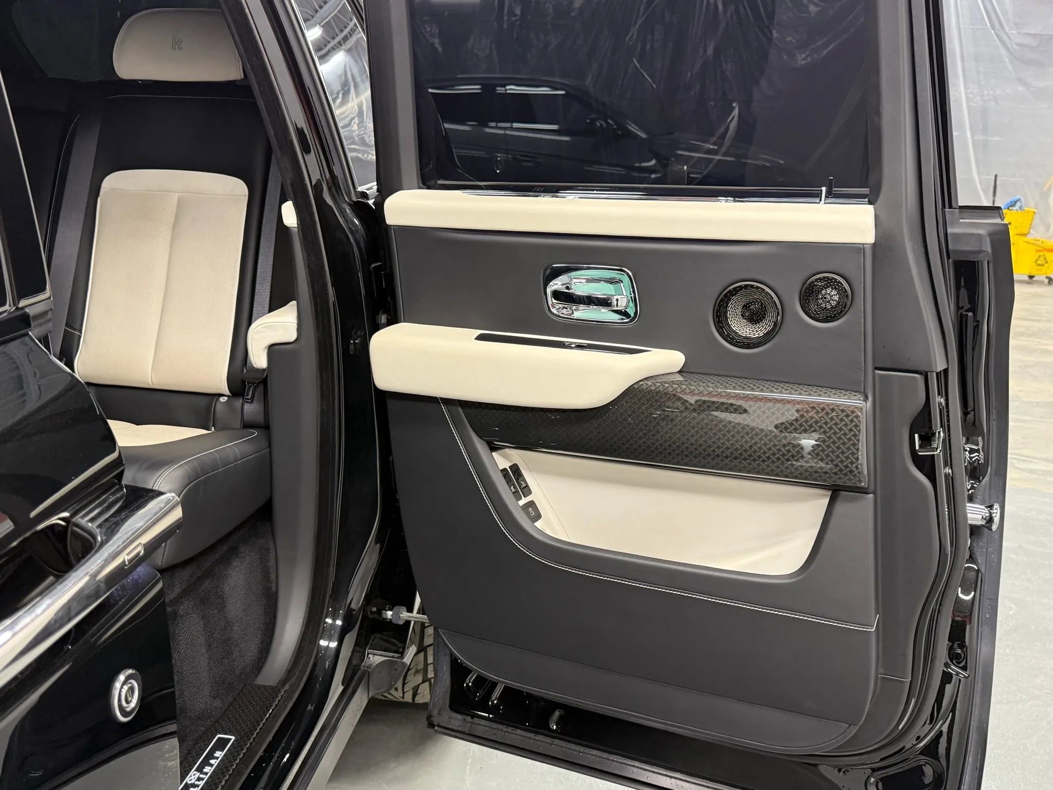 Used 2022 Rolls-Royce Cullinan Black Badge w/ Dark Exterior Package image 44