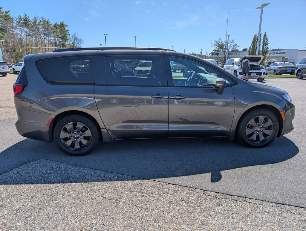 Used 2020 Chrysler Pacifica Limited w/ Advanced Safetytec Group FWD image 7