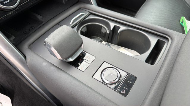 Used 2024 Land Rover Discovery S image 24