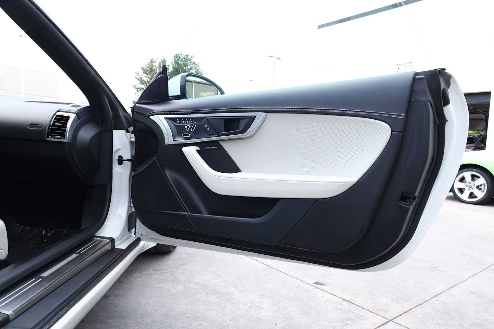 Used 2021 Jaguar F-TYPE Convertible RWD image 41
