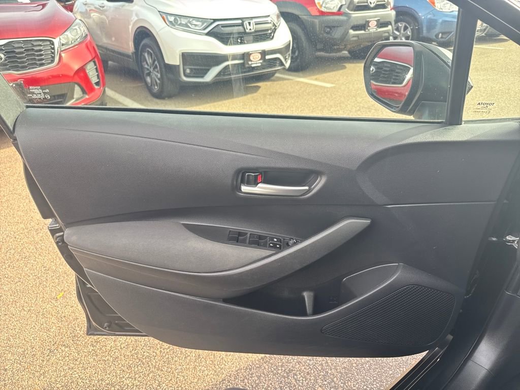 Used 2021 Toyota Corolla LE image 31