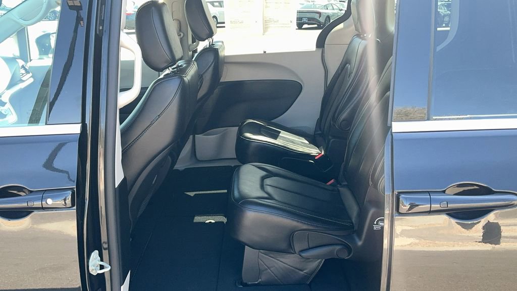 Used 2023 Nissan Frontier SV w/ Tow Package image 32