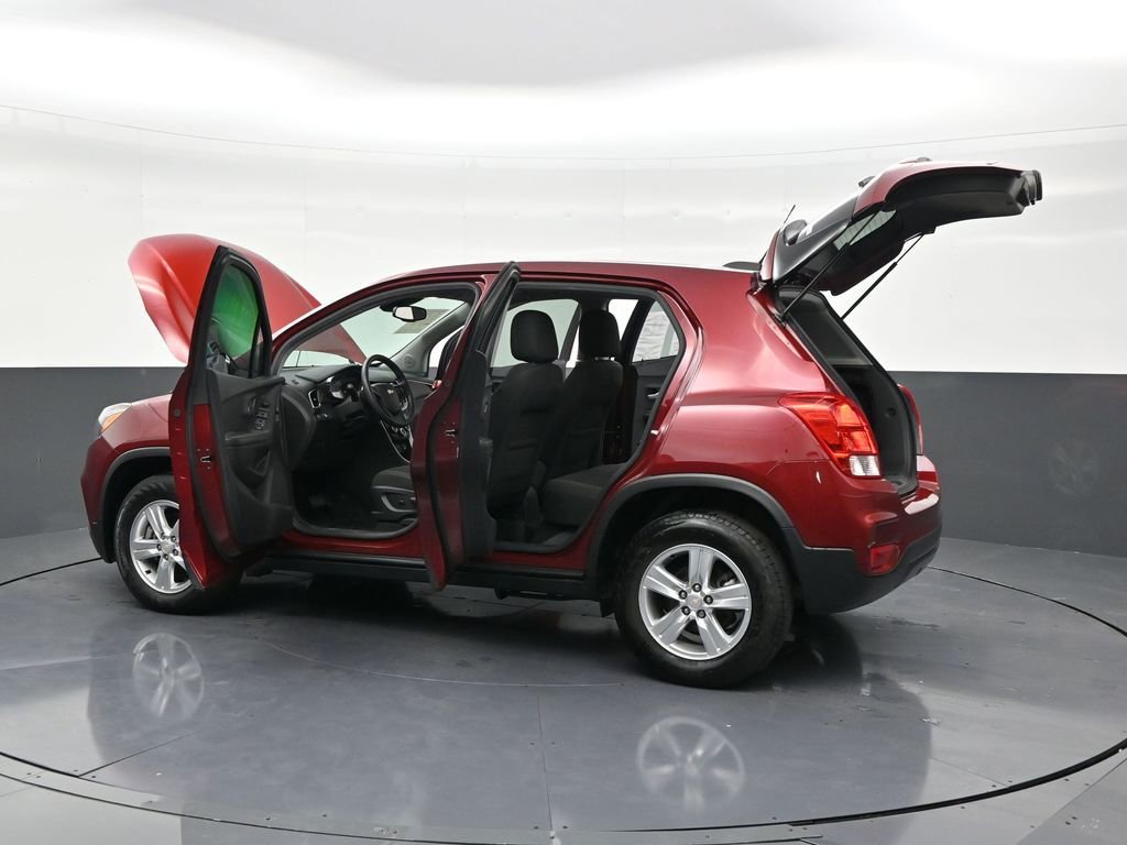 Used 2022 Chevrolet Trax LS AWD/4WD image 32