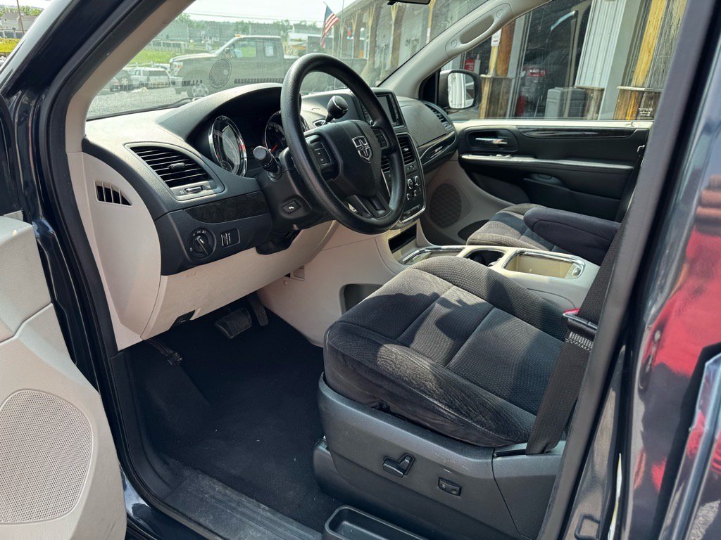 Used 2014 Dodge Grand Caravan SXT w/ Security Group FWD image 11