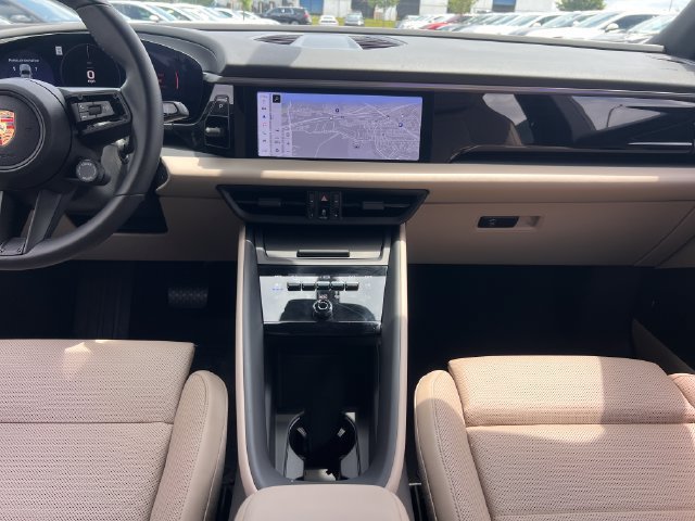 Used 2025 Porsche Macan Electric w/ Premium Package RWD image 17