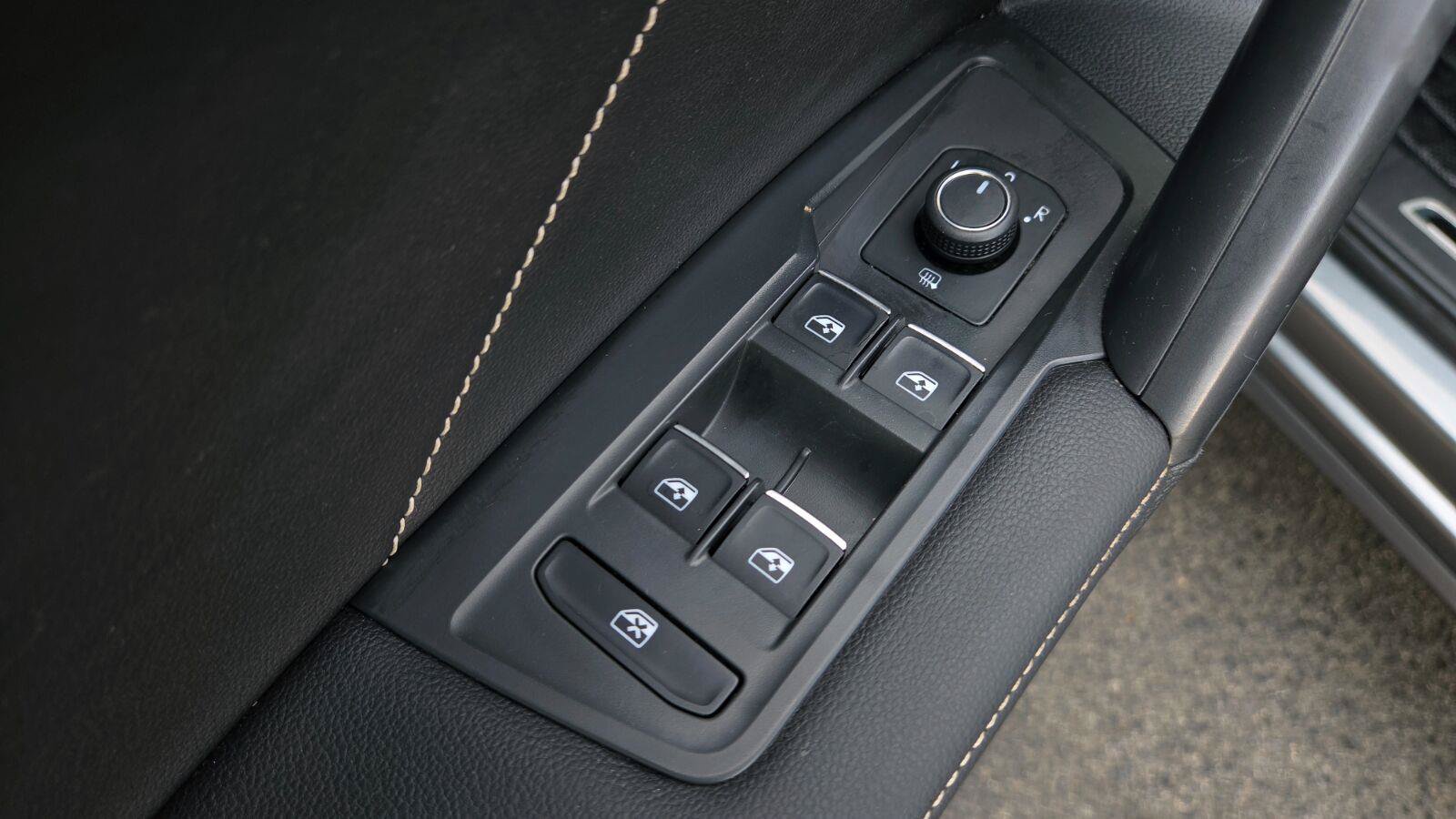 Certified 2024 Volkswagen Tiguan SE R-Line FWD image 19