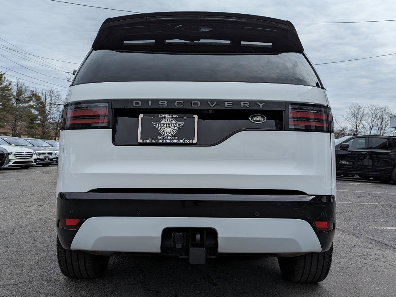 Used 2023 Land Rover Discovery S R-Dynamic image 9