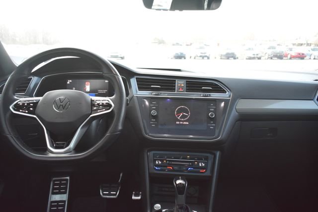 Used 2022 Volkswagen Tiguan SE R-Line image 34