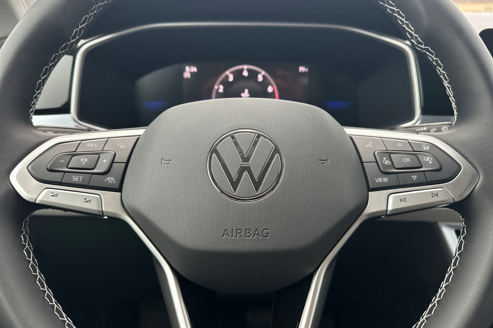 New 2026 Volkswagen Taos SE FWD image 23
