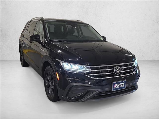 Used 2024 Volkswagen Tiguan SE w/ Panoramic Sunroof Package AWD/4WD image 3