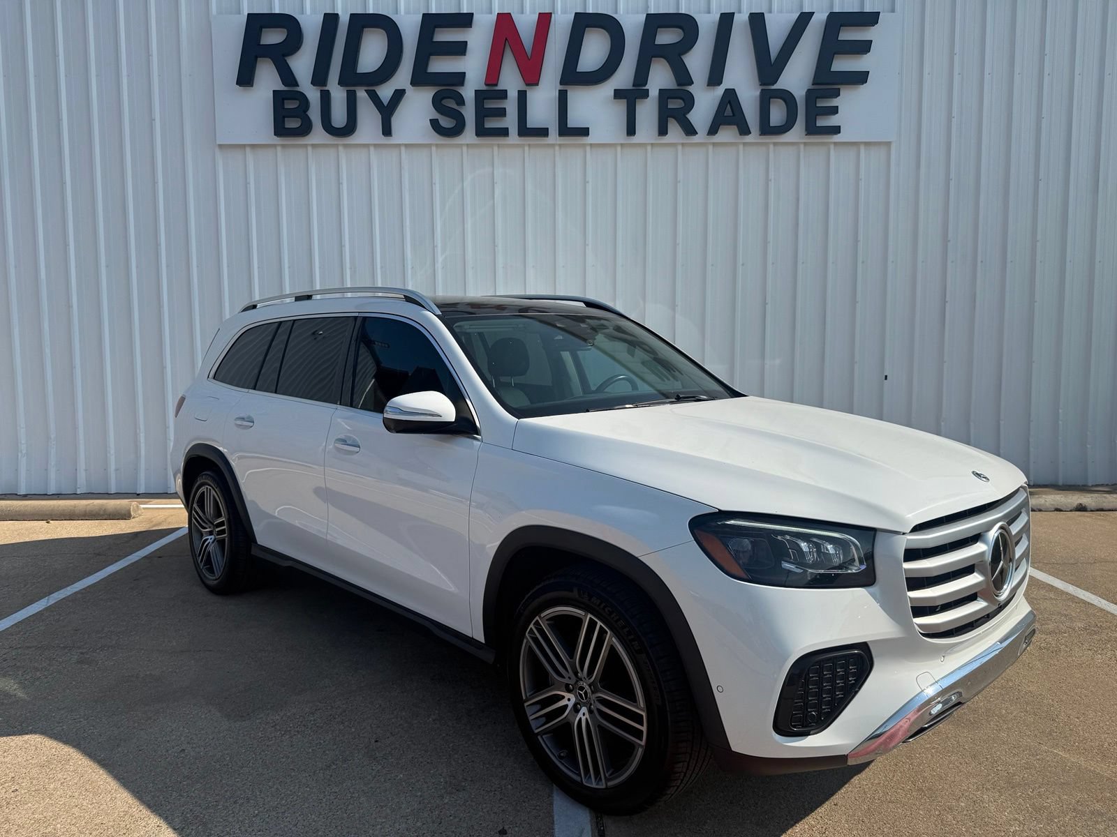 Used 2024 Mercedes-Benz GLS 450 4MATIC image 9