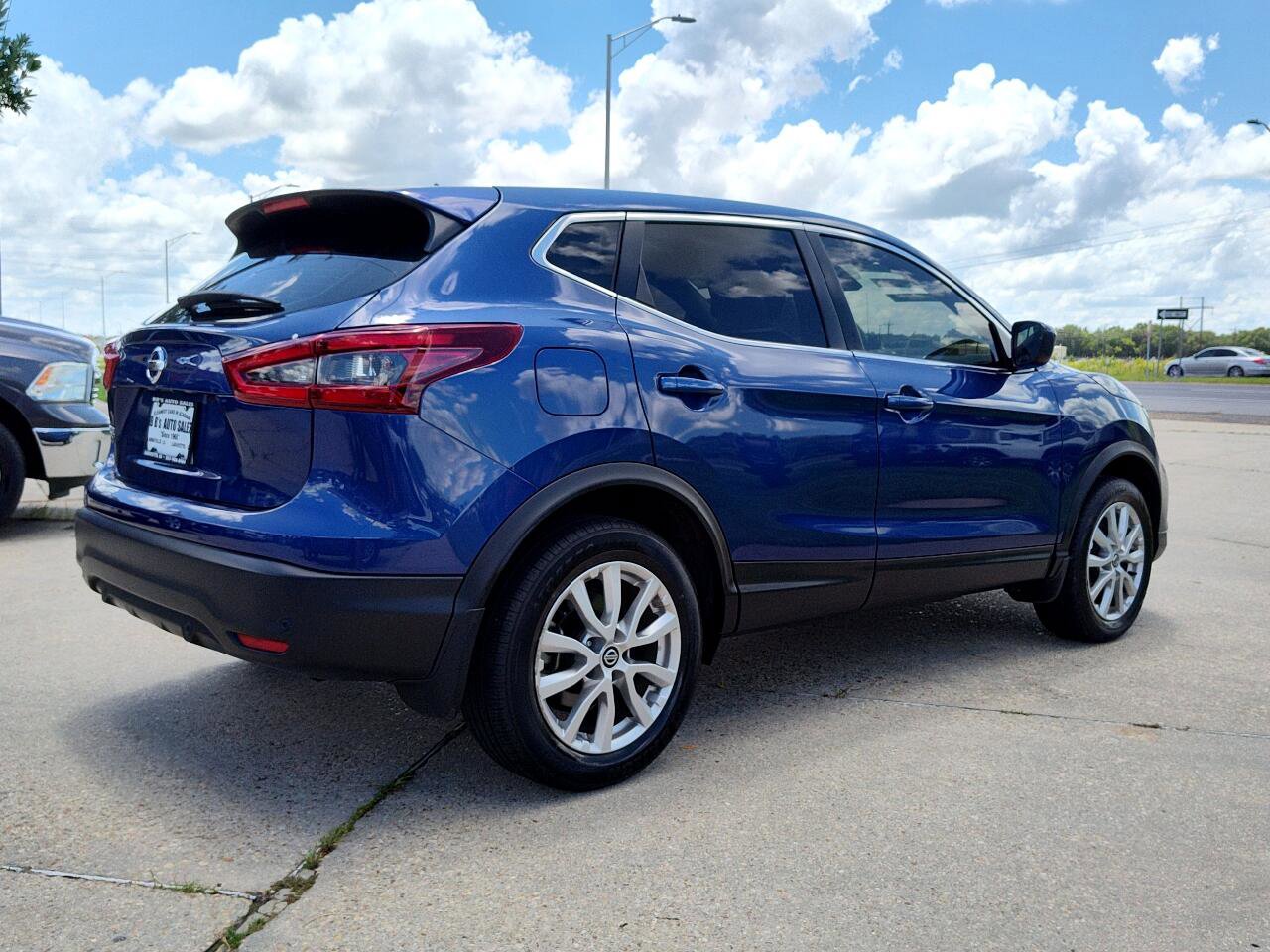 Used 2022 Nissan Rogue Sport S image 7