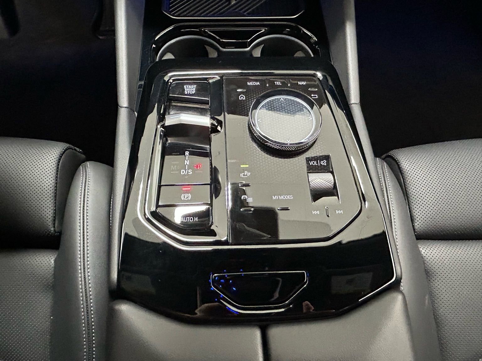 Used 2025 BMW 530i xDrive w/ Premium Package image 23