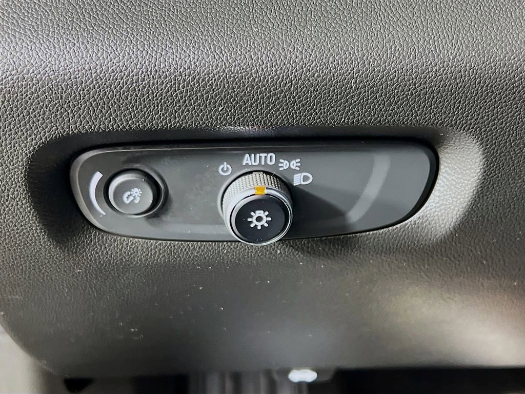 Used 2023 Chevrolet Traverse LT w/ LPO, Floor Liner Package FWD image 34