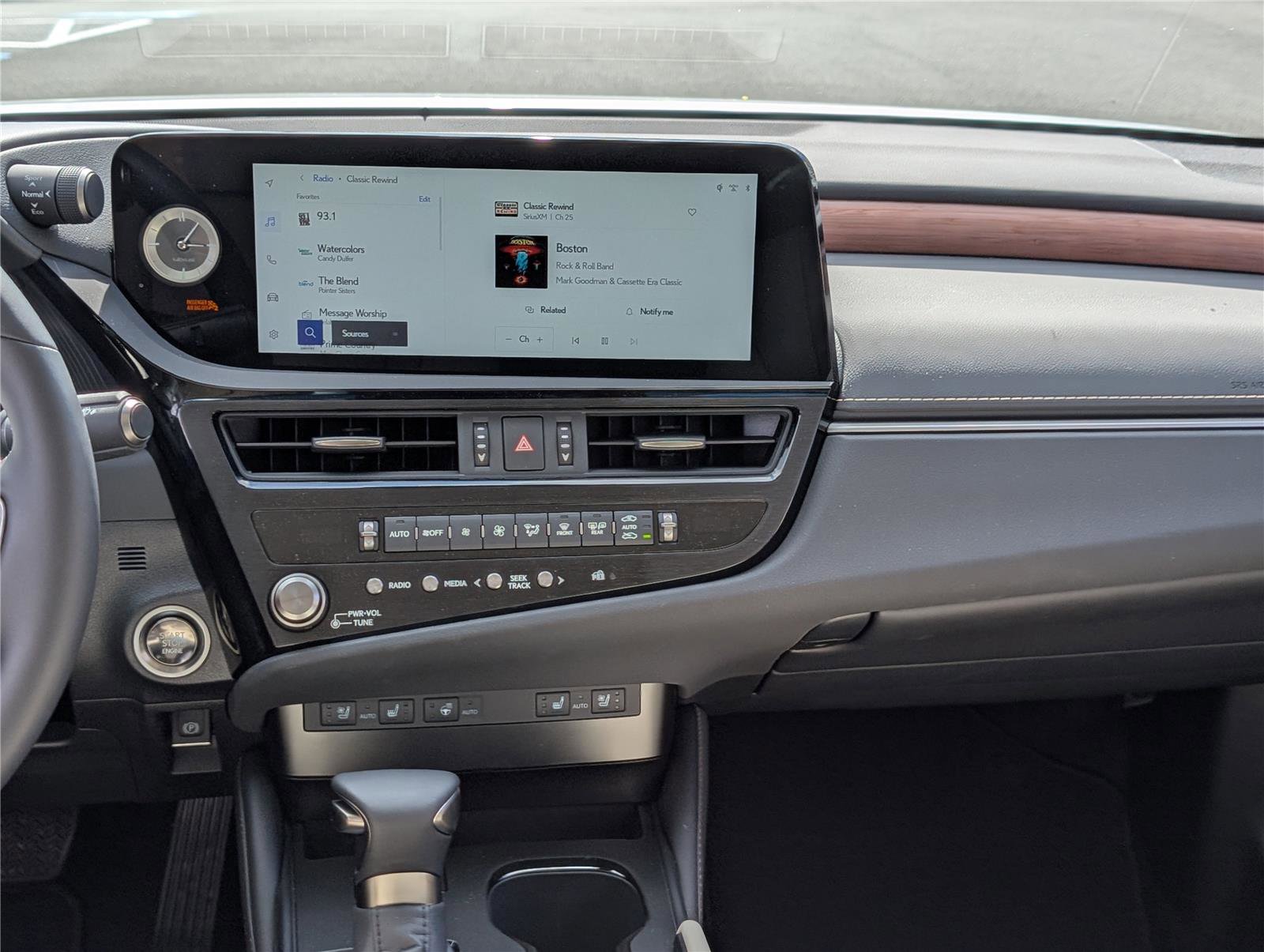 Used 2025 Lexus ES 350 w/ Premium Package image 18