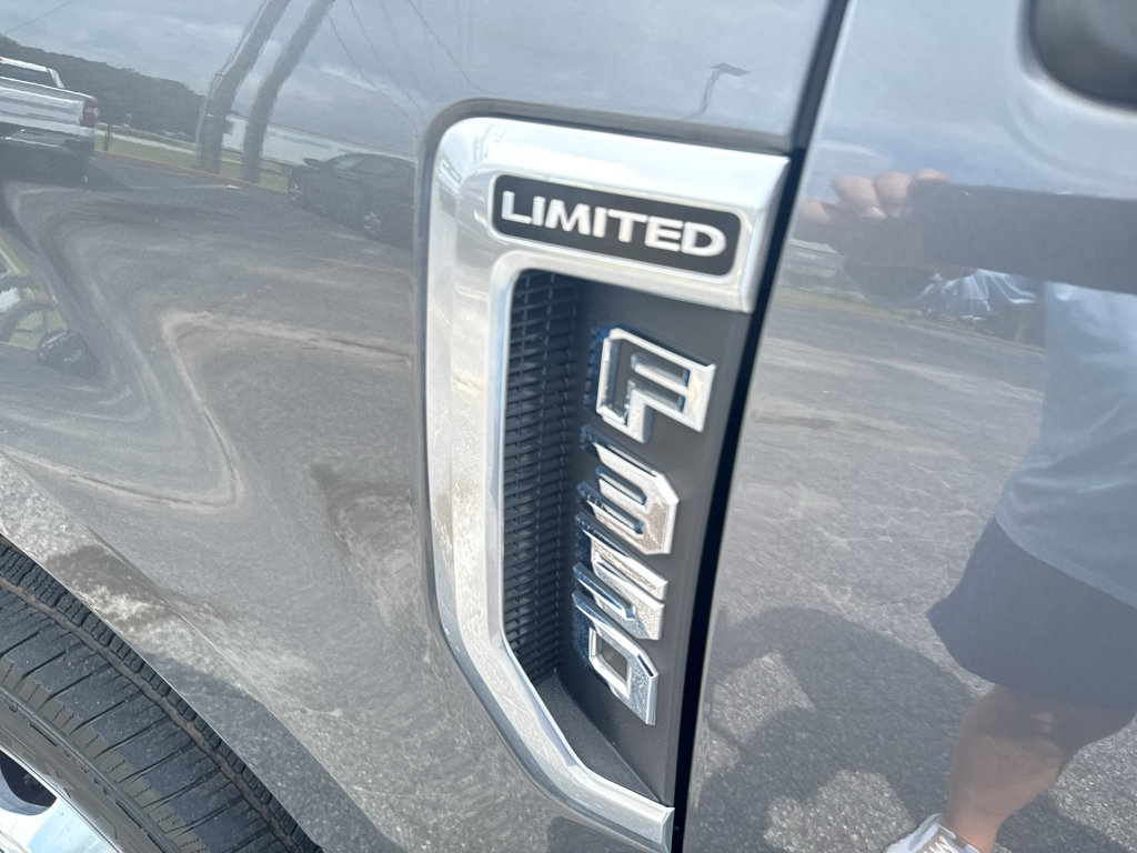 Used 2022 Ford F350 Limited AWD/4WD image 9