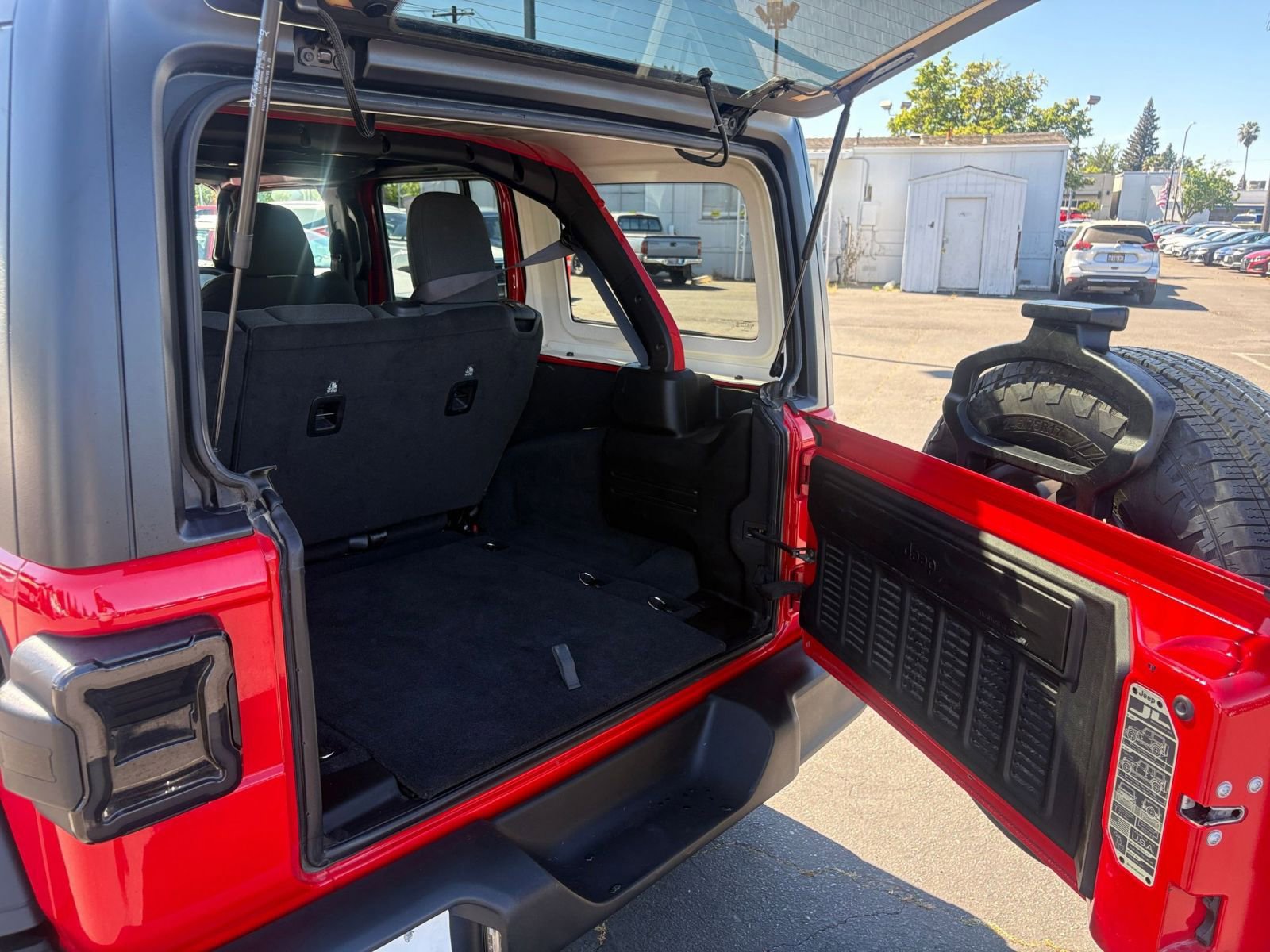 Used 2025 Jeep Wrangler Sport S AWD/4WD image 30