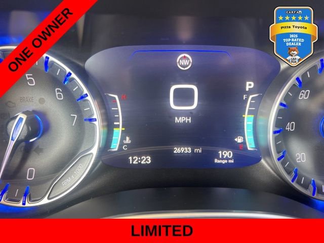 Used 2025 Chrysler Pacifica Limited image 29