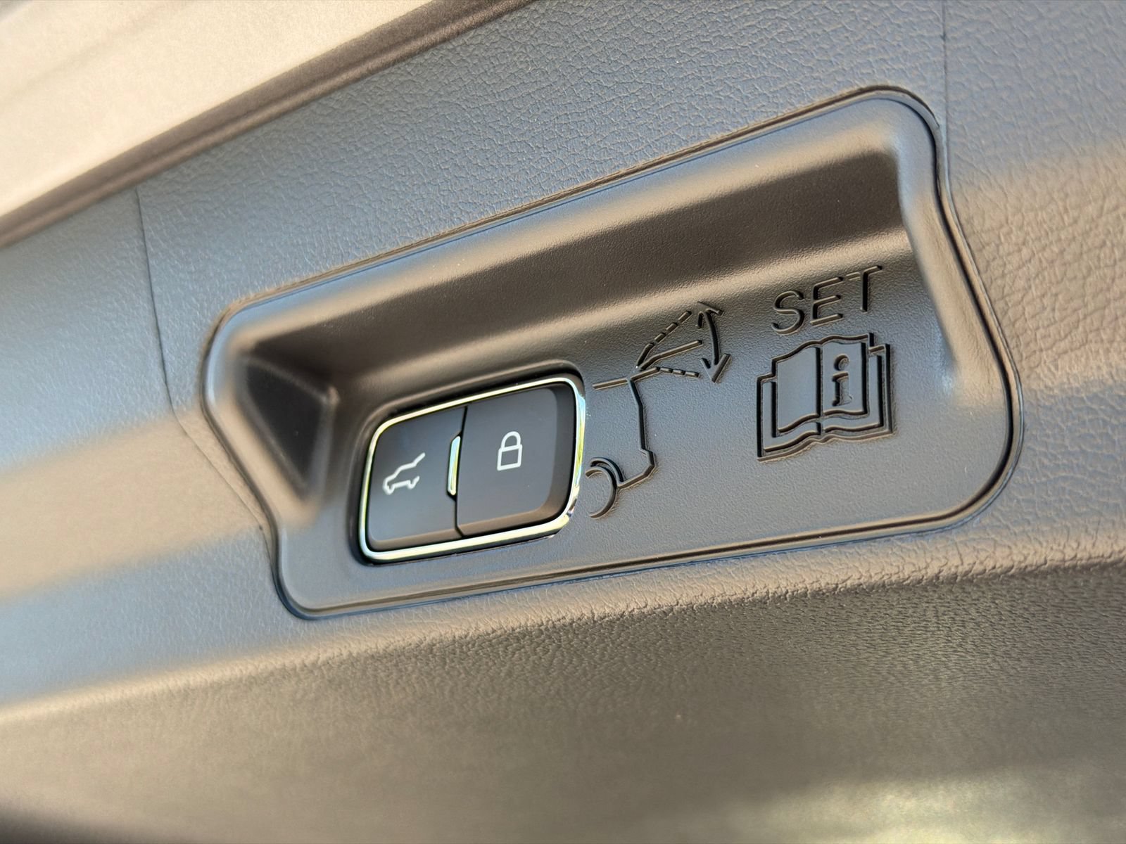 New 2026 Ford Explorer Active AWD/4WD image 9