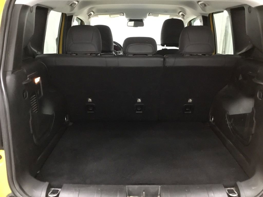 Used 2023 Jeep Renegade Trailhawk w/ Trailhawk Elite Group AWD/4WD image 14