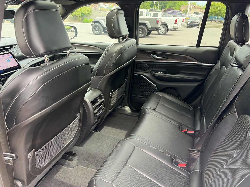 Used 2023 Jeep Grand Cherokee Overland AWD/4WD image 21